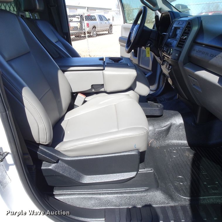 image for item GC9185 2017 Ford F350 Super Duty flatbed pickup truck