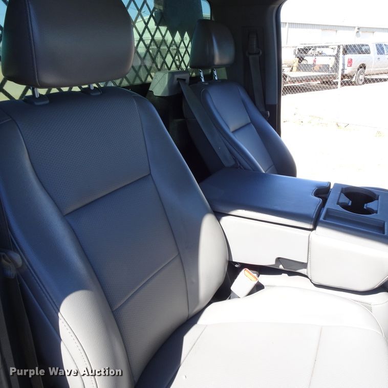 image for item GC9185 2017 Ford F350 Super Duty flatbed pickup truck