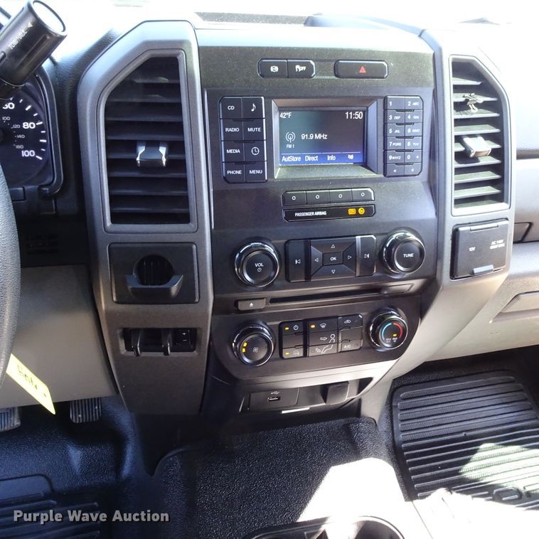 image for item GC9185 2017 Ford F350 Super Duty flatbed pickup truck