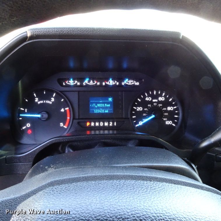 image for item GC9185 2017 Ford F350 Super Duty flatbed pickup truck