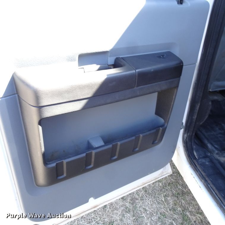 image for item GC9186 2015 Ford F450 Super Duty Crew Cab winch truck