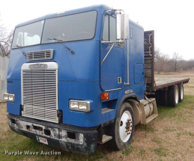 image for item GD9049 1993 Freightliner FLA flatbed truck
