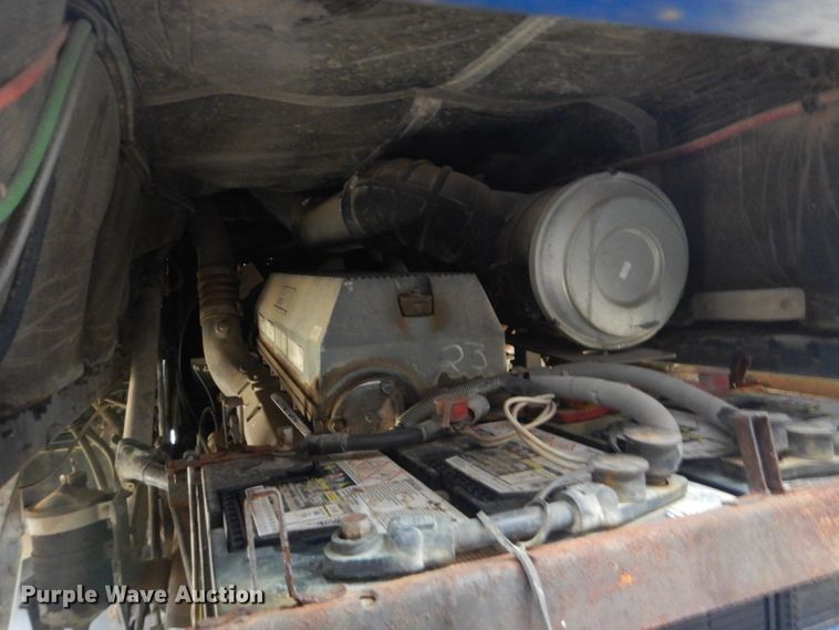 image for item GD9049 1993 Freightliner FLA flatbed truck