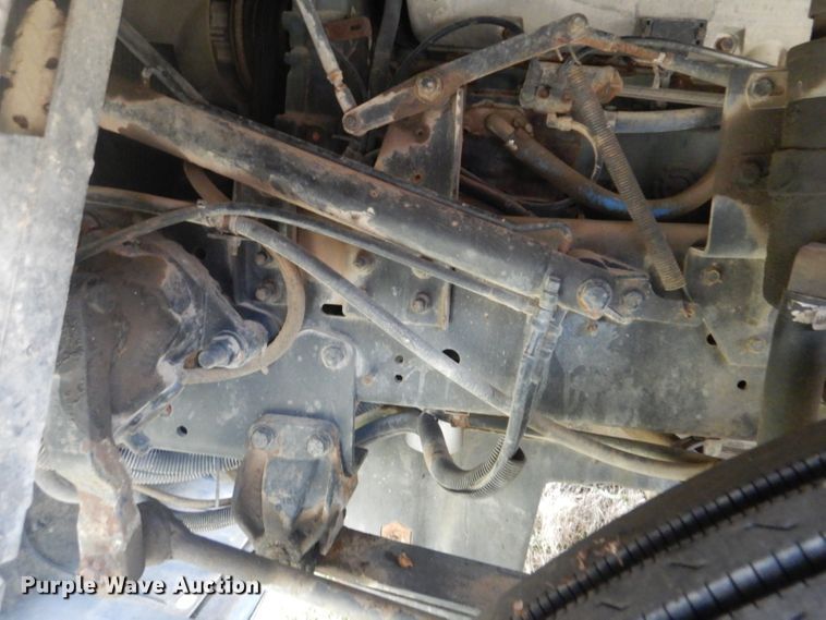 image for item GD9049 1993 Freightliner FLA flatbed truck