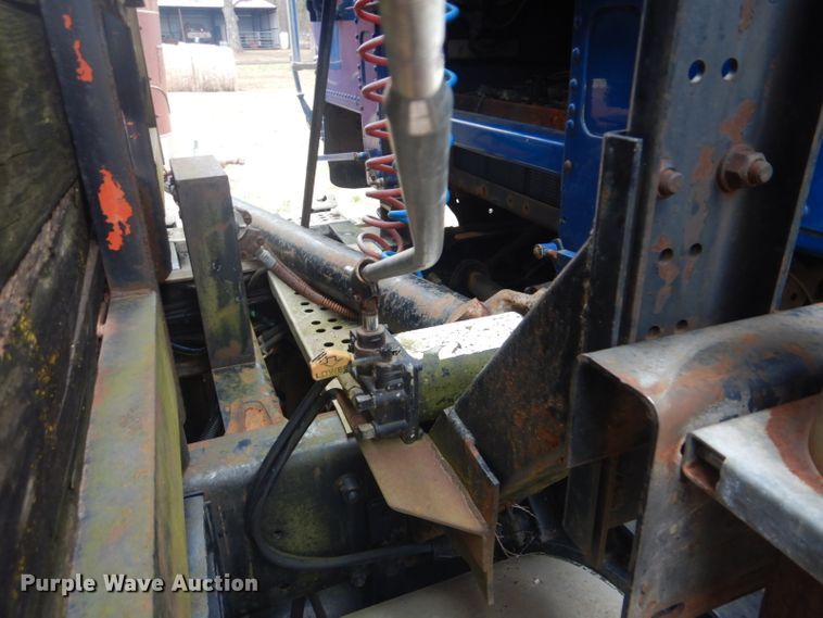 image for item GD9049 1993 Freightliner FLA flatbed truck