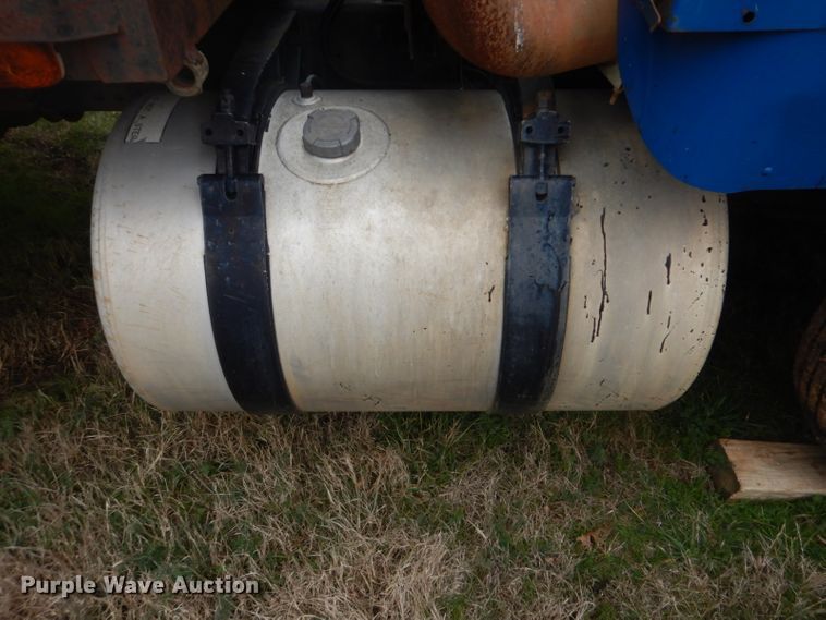 image for item GD9049 1993 Freightliner FLA flatbed truck