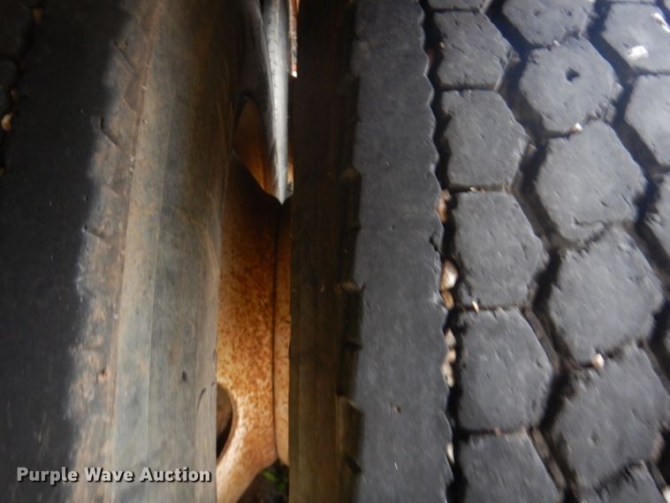 image for item GD9049 1993 Freightliner FLA flatbed truck