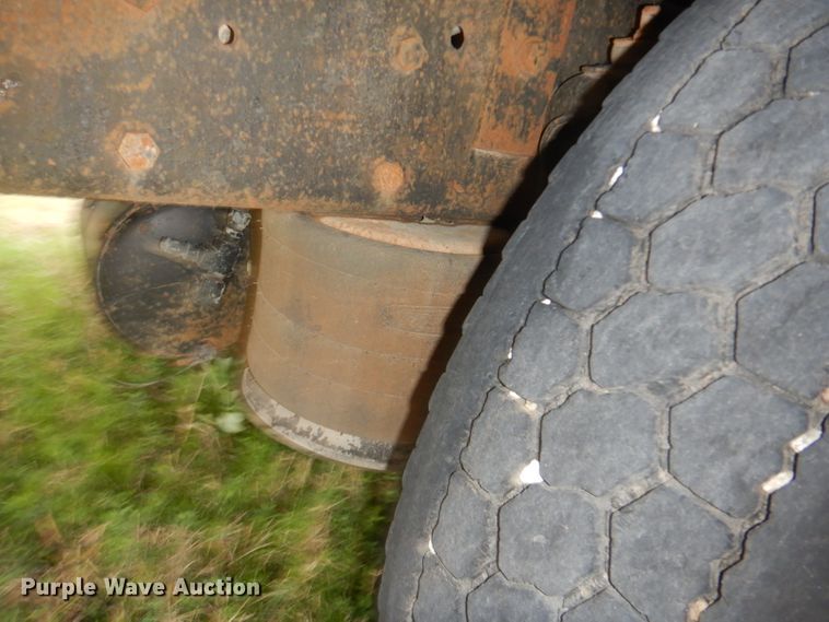 image for item GD9049 1993 Freightliner FLA flatbed truck