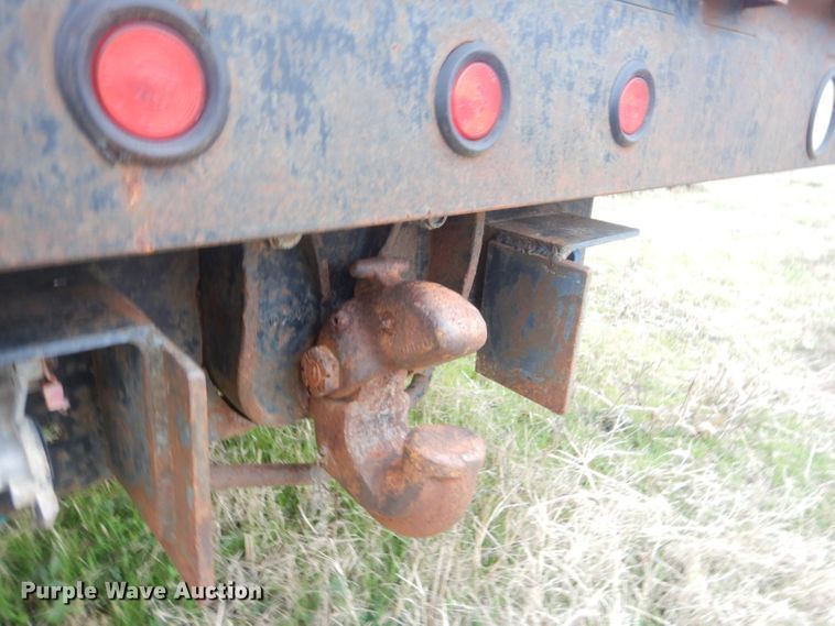 image for item GD9049 1993 Freightliner FLA flatbed truck