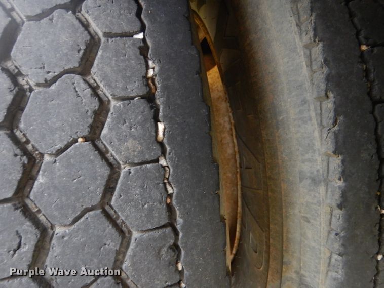 image for item GD9049 1993 Freightliner FLA flatbed truck