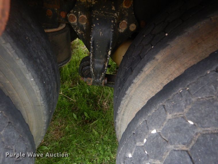 image for item GD9049 1993 Freightliner FLA flatbed truck