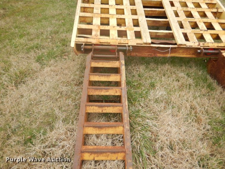 image for item GD9052 1988 Belshe T-9 equipment trailer