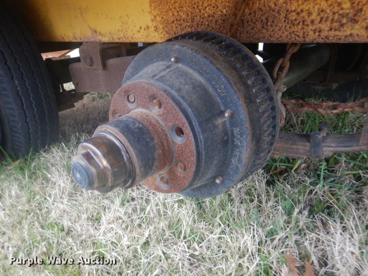 image for item GD9052 1988 Belshe T-9 equipment trailer