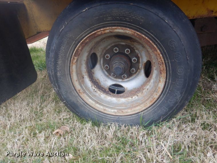 image for item GD9052 1988 Belshe T-9 equipment trailer