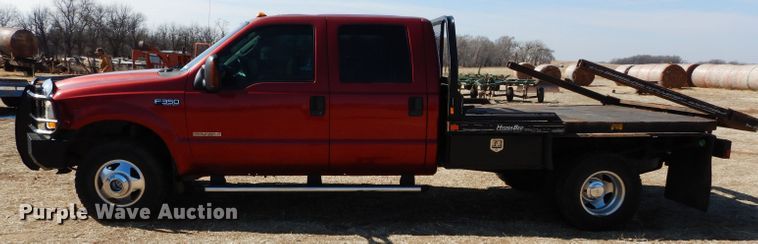 image for item GE9179 2003 Ford F350 Super Duty bale bed pickup truck