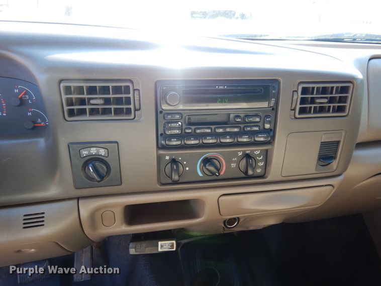 image for item GE9179 2003 Ford F350 Super Duty bale bed pickup truck