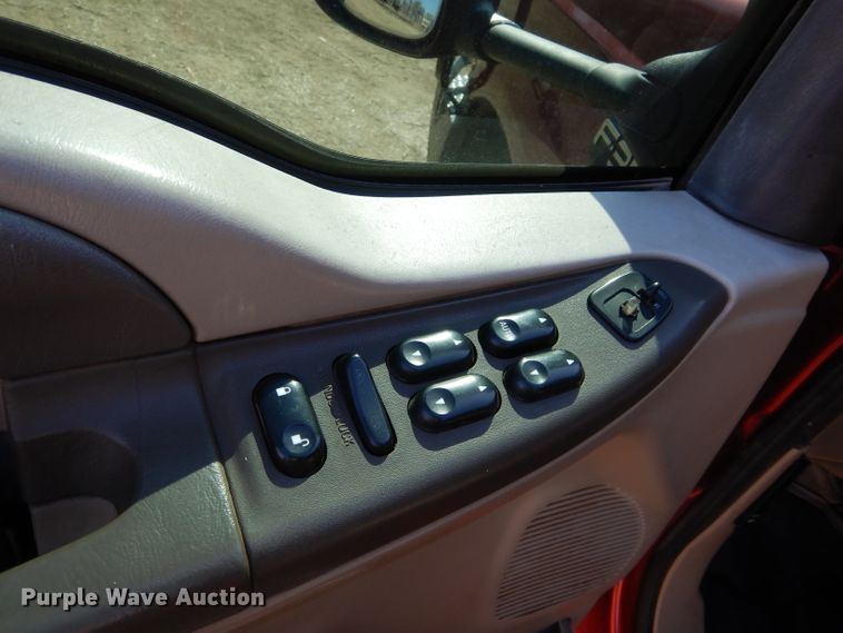 image for item GE9179 2003 Ford F350 Super Duty bale bed pickup truck