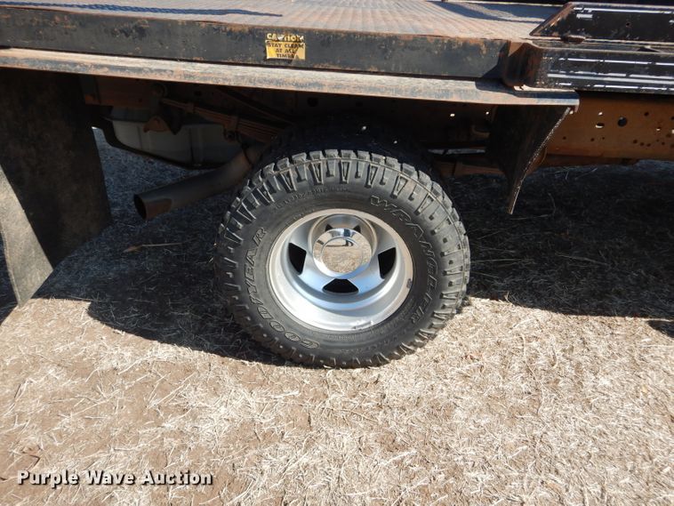 image for item GE9179 2003 Ford F350 Super Duty bale bed pickup truck