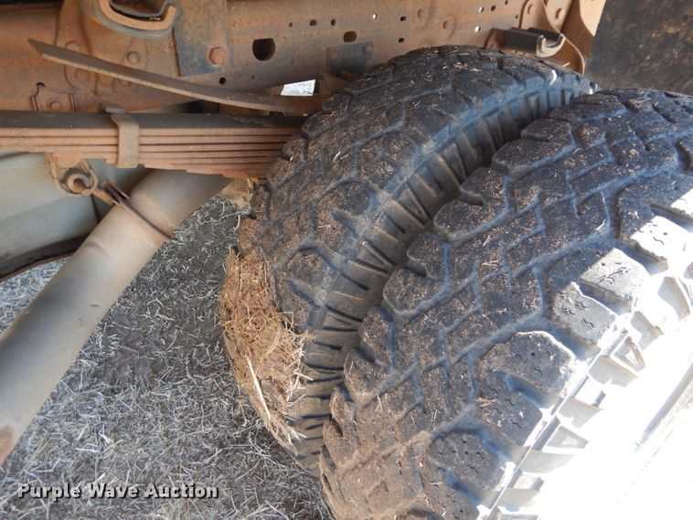 image for item GE9179 2003 Ford F350 Super Duty bale bed pickup truck