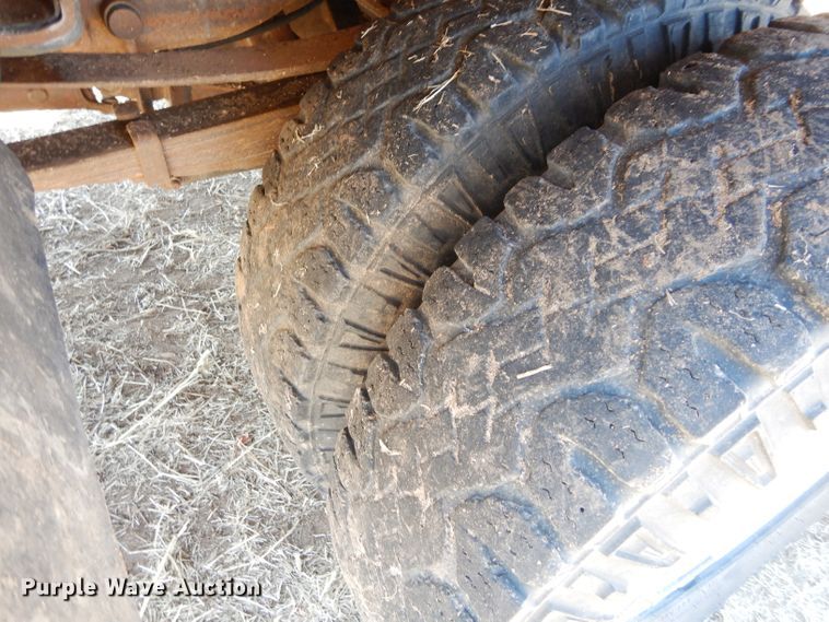 image for item GE9179 2003 Ford F350 Super Duty bale bed pickup truck