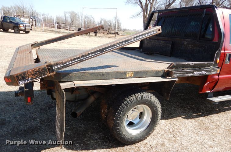 image for item GE9179 2003 Ford F350 Super Duty bale bed pickup truck