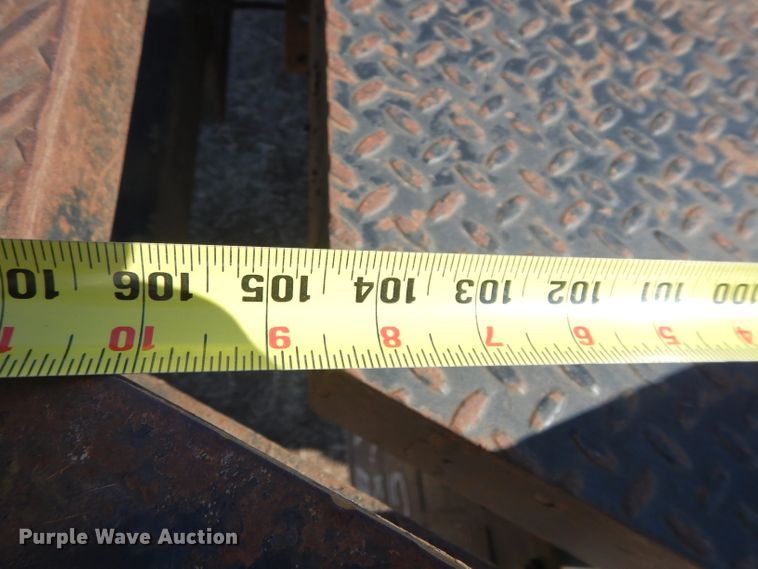 image for item GE9179 2003 Ford F350 Super Duty bale bed pickup truck