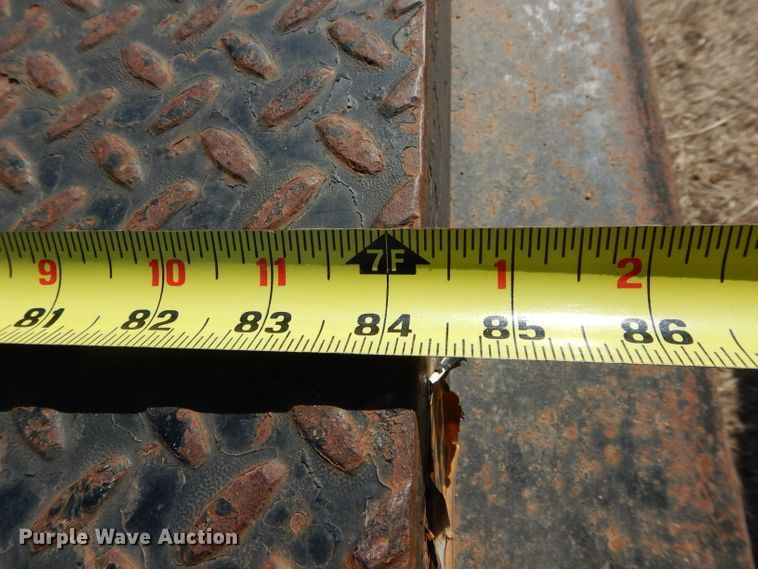 image for item GE9179 2003 Ford F350 Super Duty bale bed pickup truck