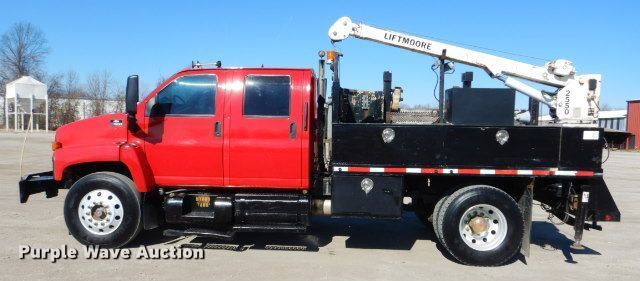 image for item GF9080 2004 Chevrolet C7500 Crew Cab utility truck