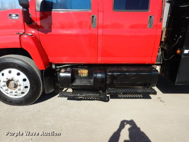 image for item GF9080 2004 Chevrolet C7500 Crew Cab utility truck