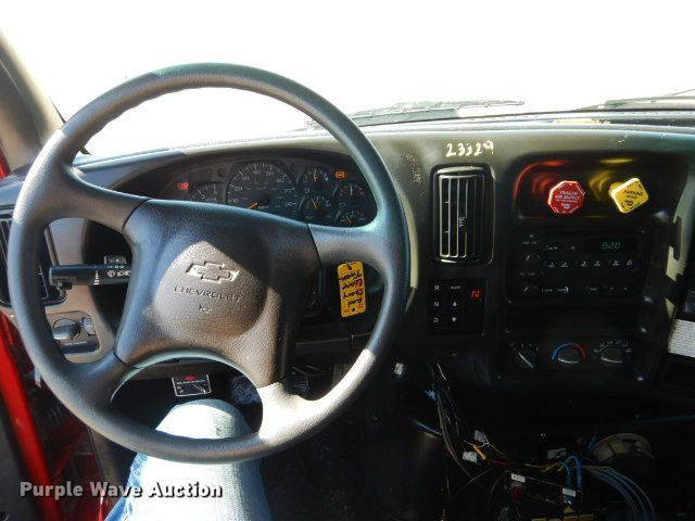 image for item GF9080 2004 Chevrolet C7500 Crew Cab utility truck