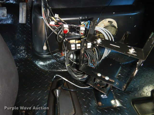 image for item GF9080 2004 Chevrolet C7500 Crew Cab utility truck