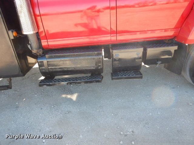 image for item GF9080 2004 Chevrolet C7500 Crew Cab utility truck