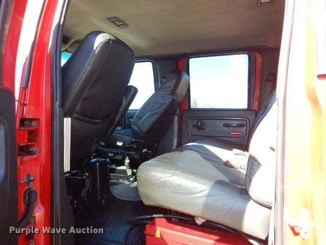 image for item GF9080 2004 Chevrolet C7500 Crew Cab utility truck