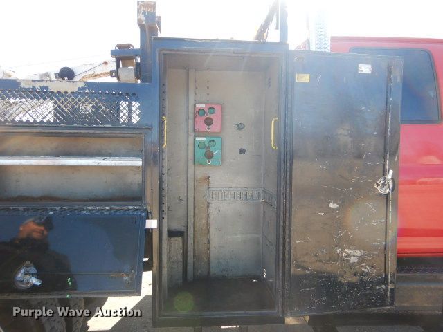 image for item GF9080 2004 Chevrolet C7500 Crew Cab utility truck