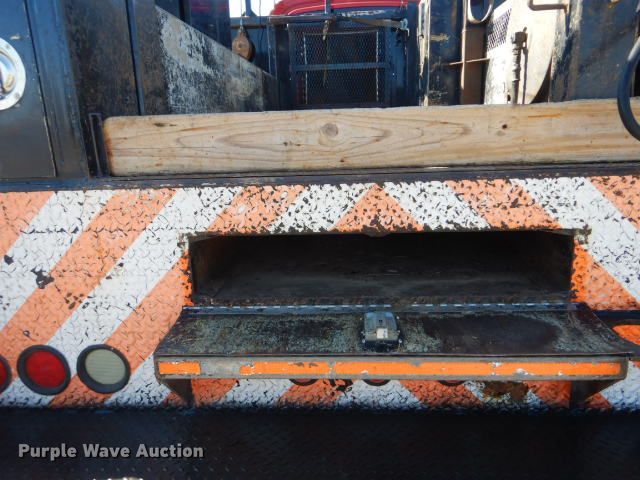 image for item GF9080 2004 Chevrolet C7500 Crew Cab utility truck