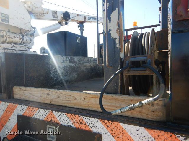 image for item GF9080 2004 Chevrolet C7500 Crew Cab utility truck