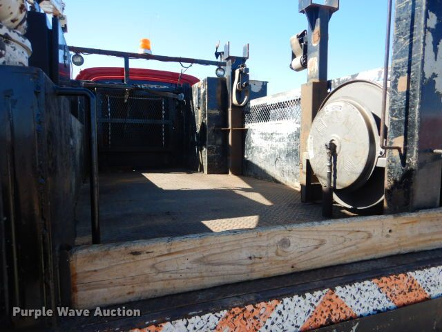 image for item GF9080 2004 Chevrolet C7500 Crew Cab utility truck