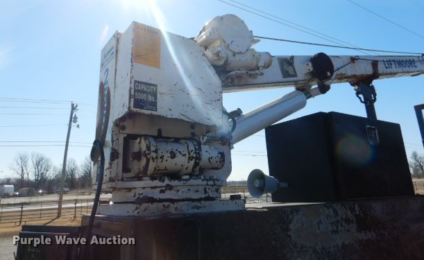 image for item GF9080 2004 Chevrolet C7500 Crew Cab utility truck