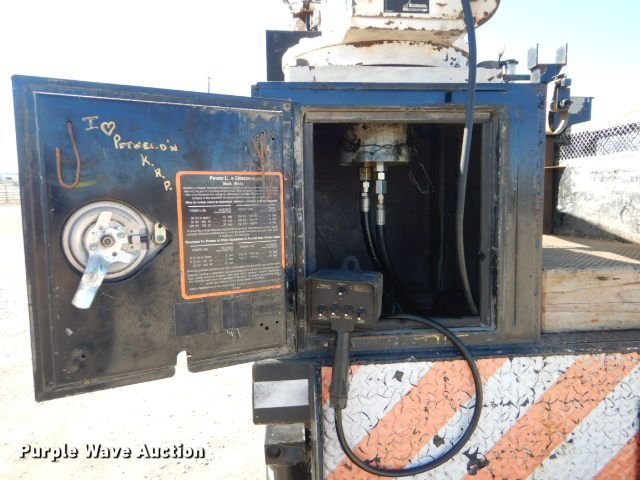 image for item GF9080 2004 Chevrolet C7500 Crew Cab utility truck