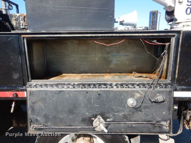 image for item GF9080 2004 Chevrolet C7500 Crew Cab utility truck