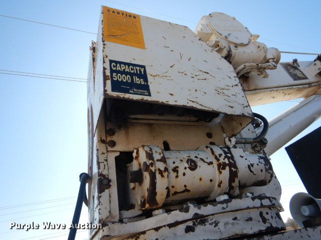 image for item GF9080 2004 Chevrolet C7500 Crew Cab utility truck