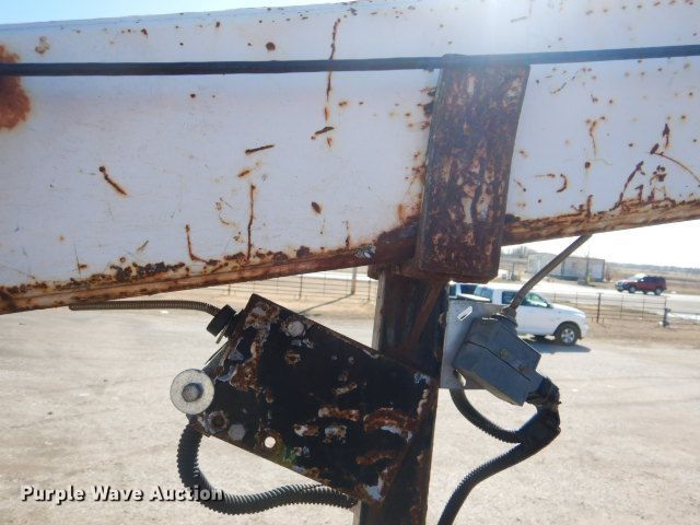 image for item GF9080 2004 Chevrolet C7500 Crew Cab utility truck