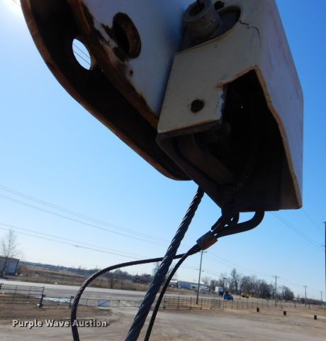 image for item GF9080 2004 Chevrolet C7500 Crew Cab utility truck