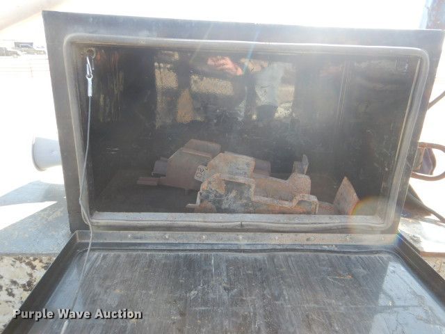 image for item GF9080 2004 Chevrolet C7500 Crew Cab utility truck