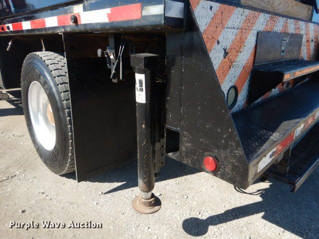 image for item GF9080 2004 Chevrolet C7500 Crew Cab utility truck