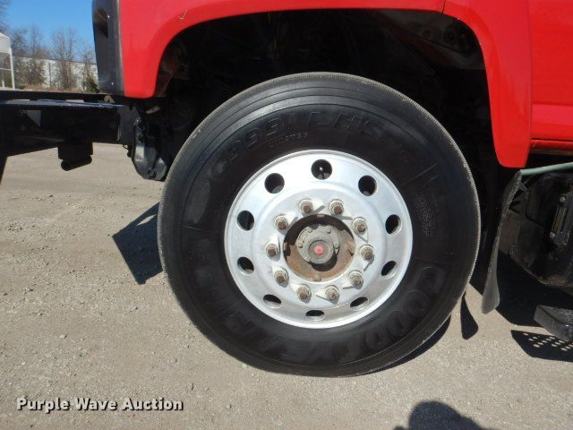 image for item GF9080 2004 Chevrolet C7500 Crew Cab utility truck