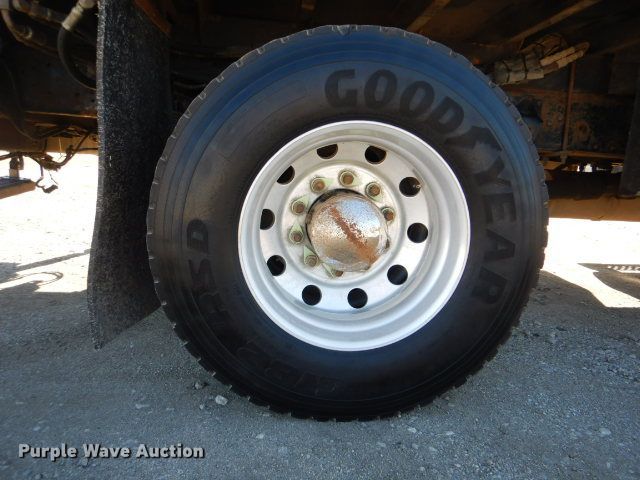 image for item GF9080 2004 Chevrolet C7500 Crew Cab utility truck