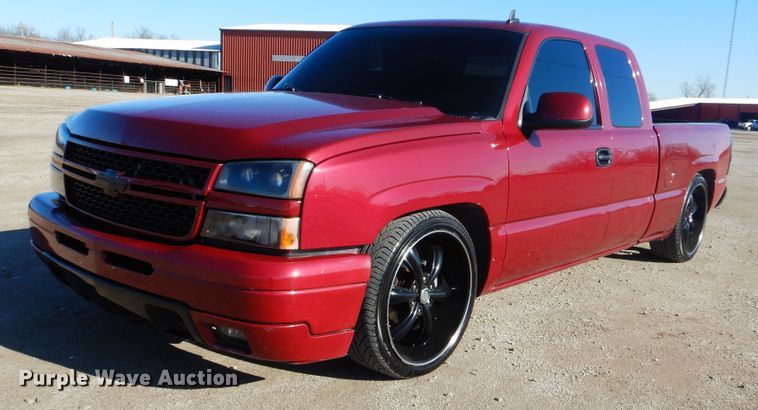 image for item GF9095 2004 Chevrolet Silverado 1500 Ext. Cab pickup truck