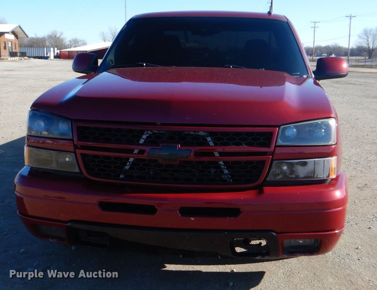 image for item GF9095 2004 Chevrolet Silverado 1500 Ext. Cab pickup truck