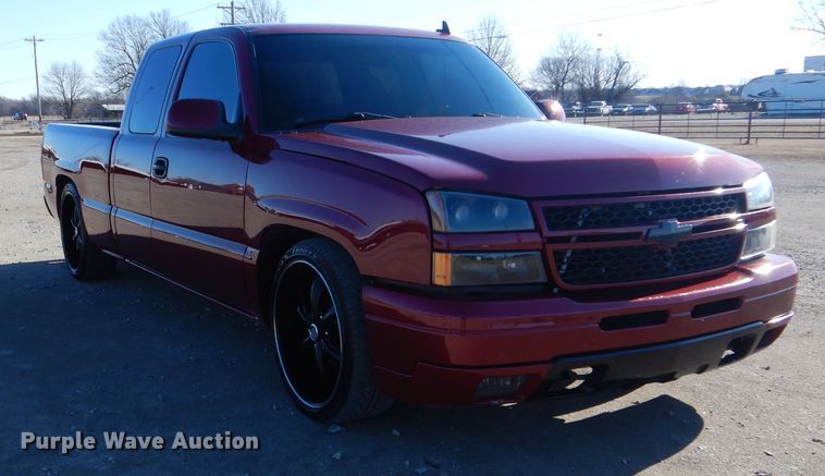 image for item GF9095 2004 Chevrolet Silverado 1500 Ext. Cab pickup truck